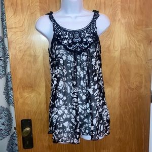 Julie’s Closet Black and White Sheer Lace Tank Top Size Small